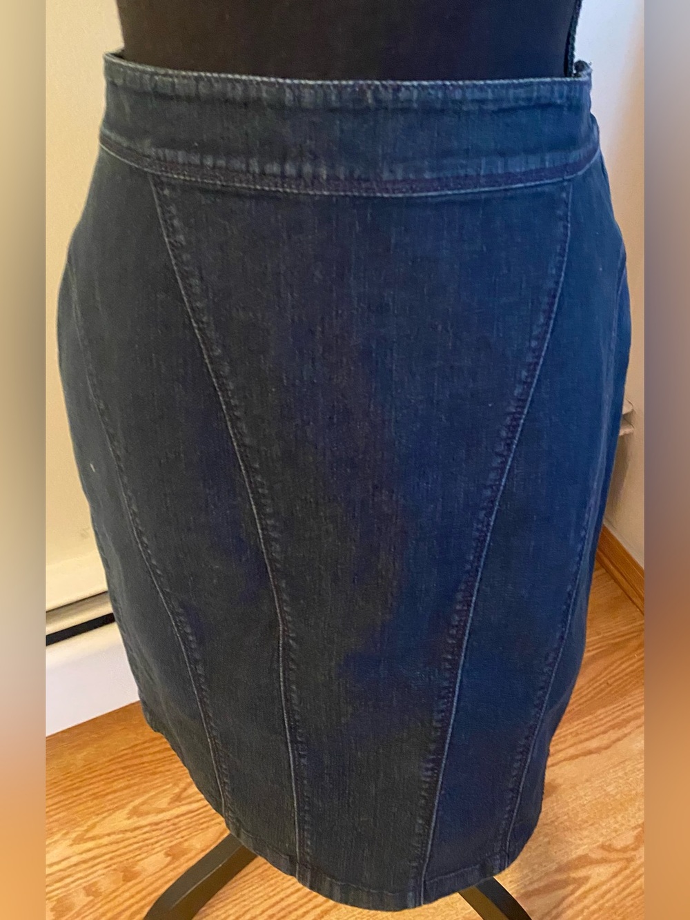 Ann Taylor Dark Blue Denim Pencil Skirt Size 10P Side Zipper Closure Back Slit